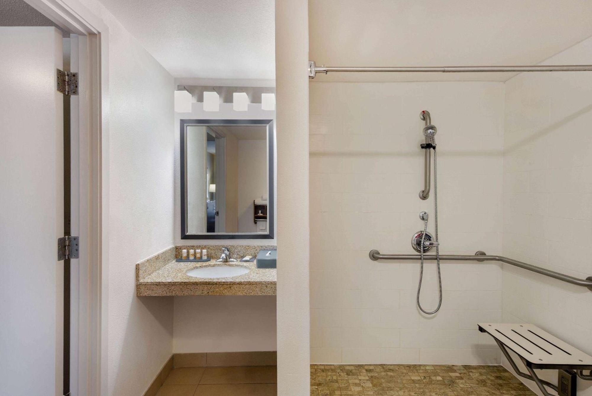 Hotel La Quinta By Wyndham Oakland - Hayward Exterior foto