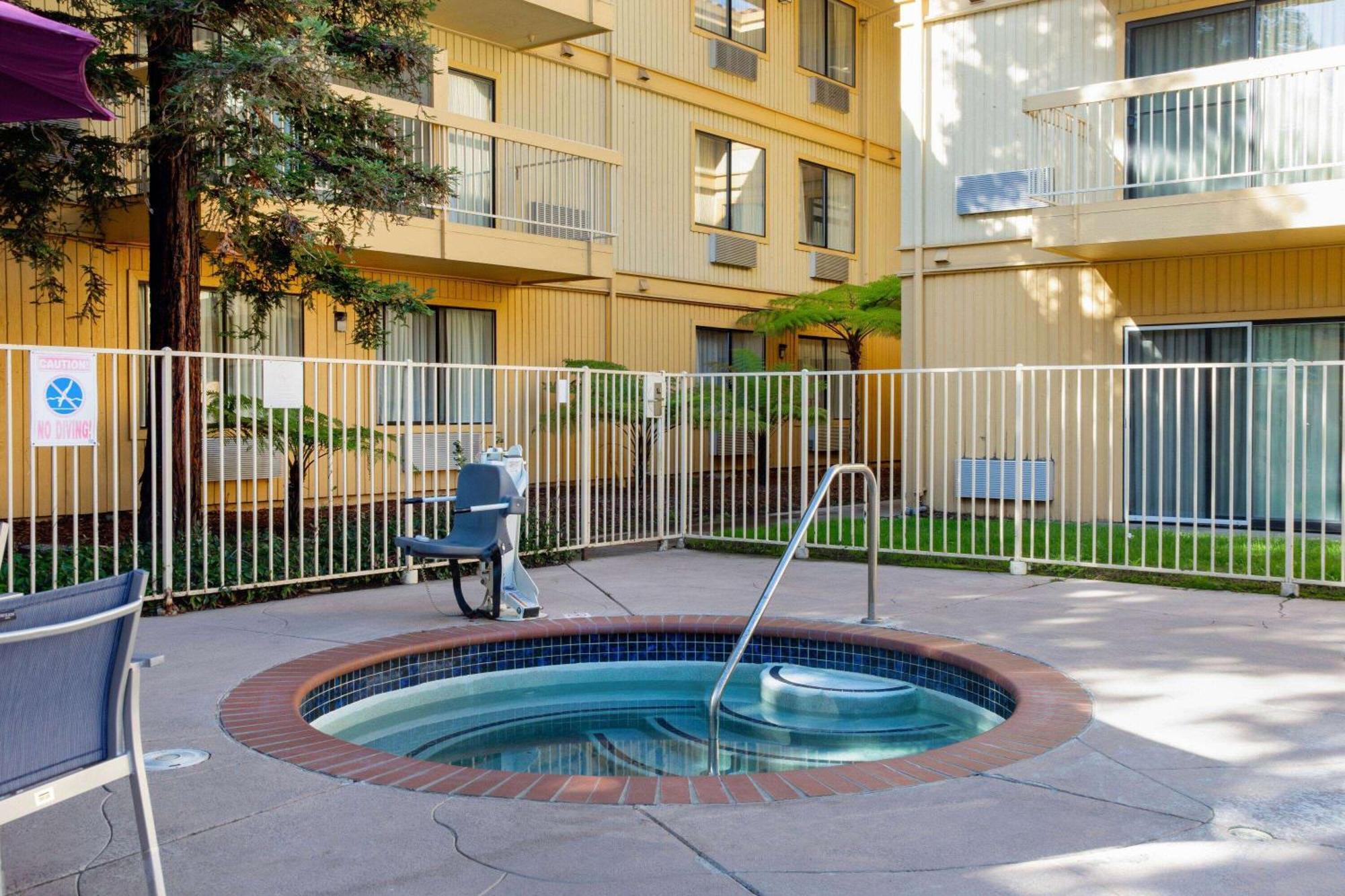 Hotel La Quinta By Wyndham Oakland - Hayward Exterior foto